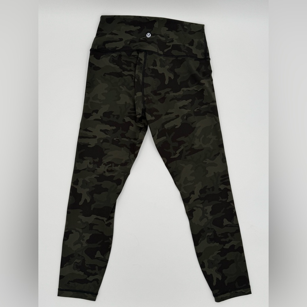 Lululemon Green Camouflage Capri leggings